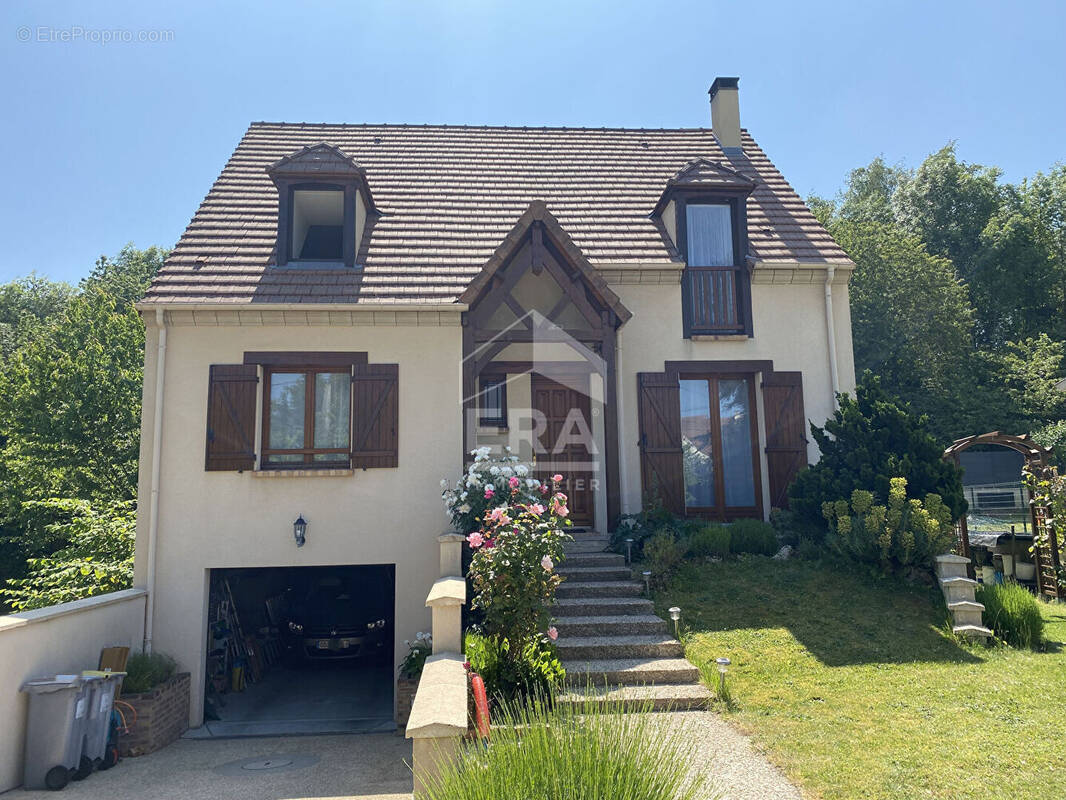 Maison à LES CLAYES-SOUS-BOIS