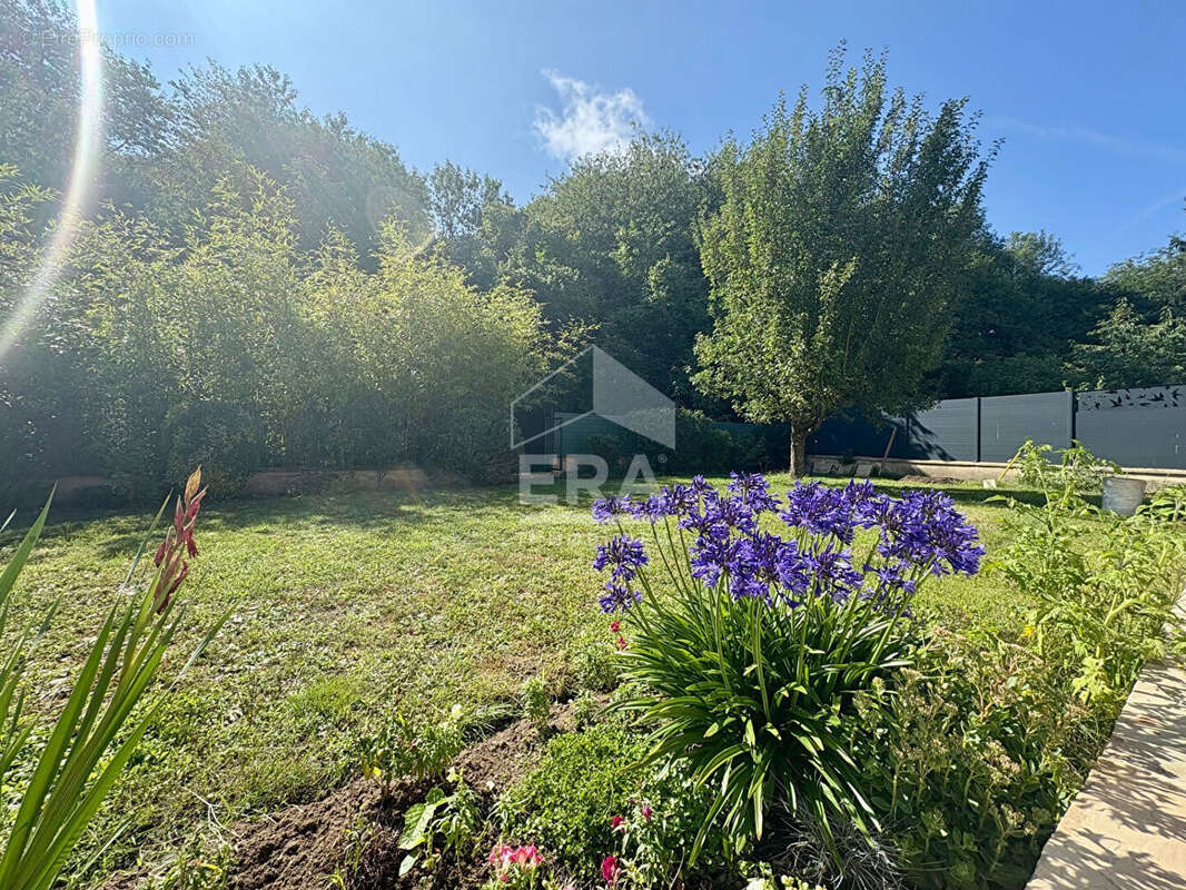 Maison à LES CLAYES-SOUS-BOIS