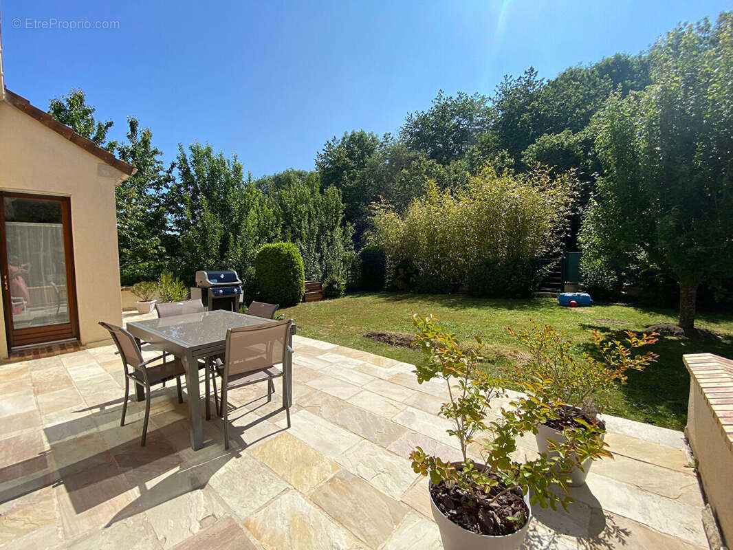 Maison à LES CLAYES-SOUS-BOIS