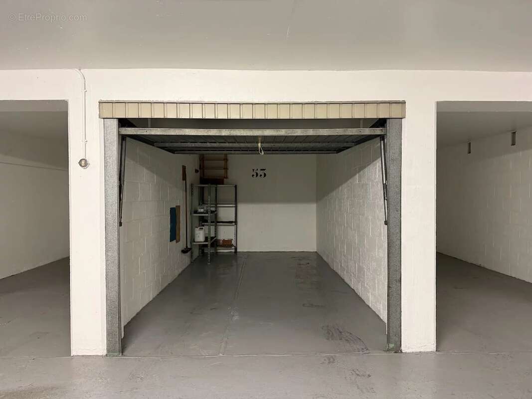 Parking à PARIS-16E