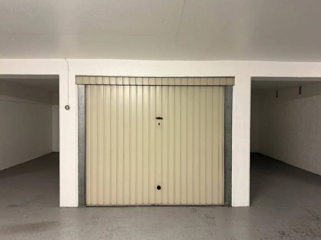 Parking à PARIS-16E