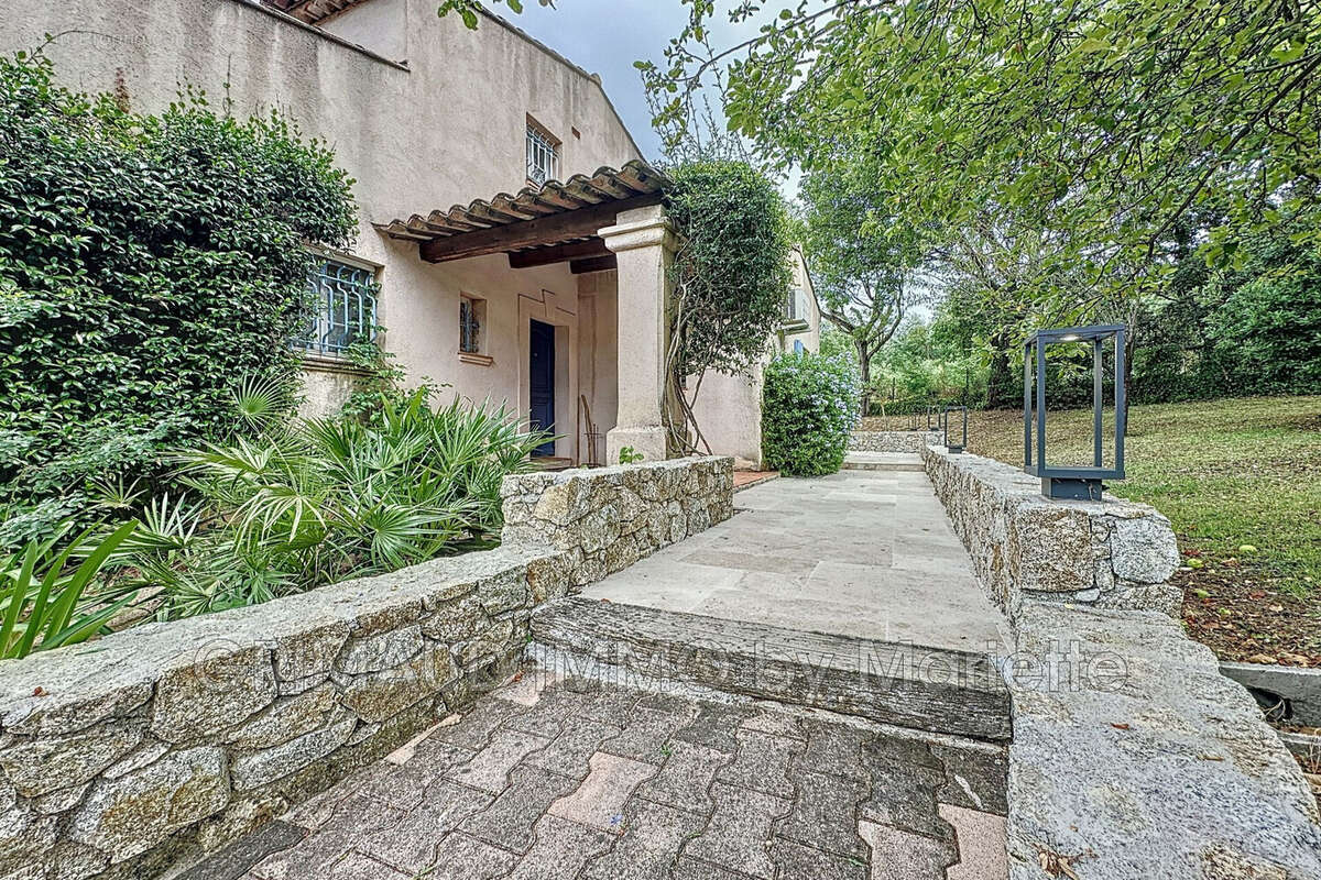 Maison à PLAN-DE-LA-TOUR