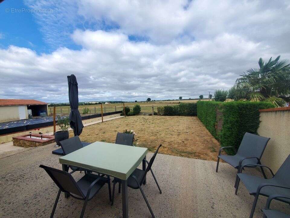 MAISON A VENDRE CHAUDRON EN MAUGES VUE DEGAGEE - Maison à CHAUDRON-EN-MAUGES