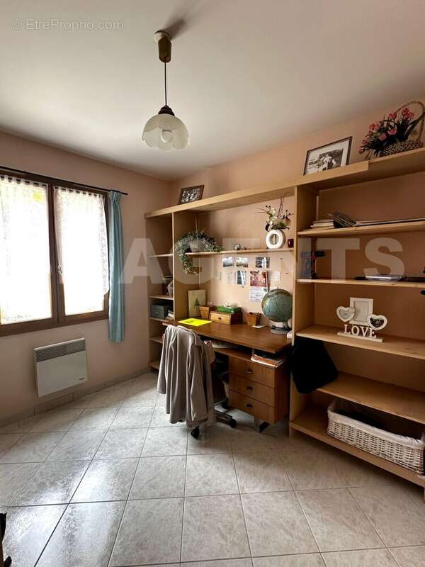 BUREAU - Maison à SAINT-MESMIN