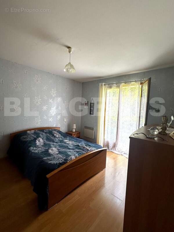 CHAMBRE 1 - Maison à SAINT-MESMIN