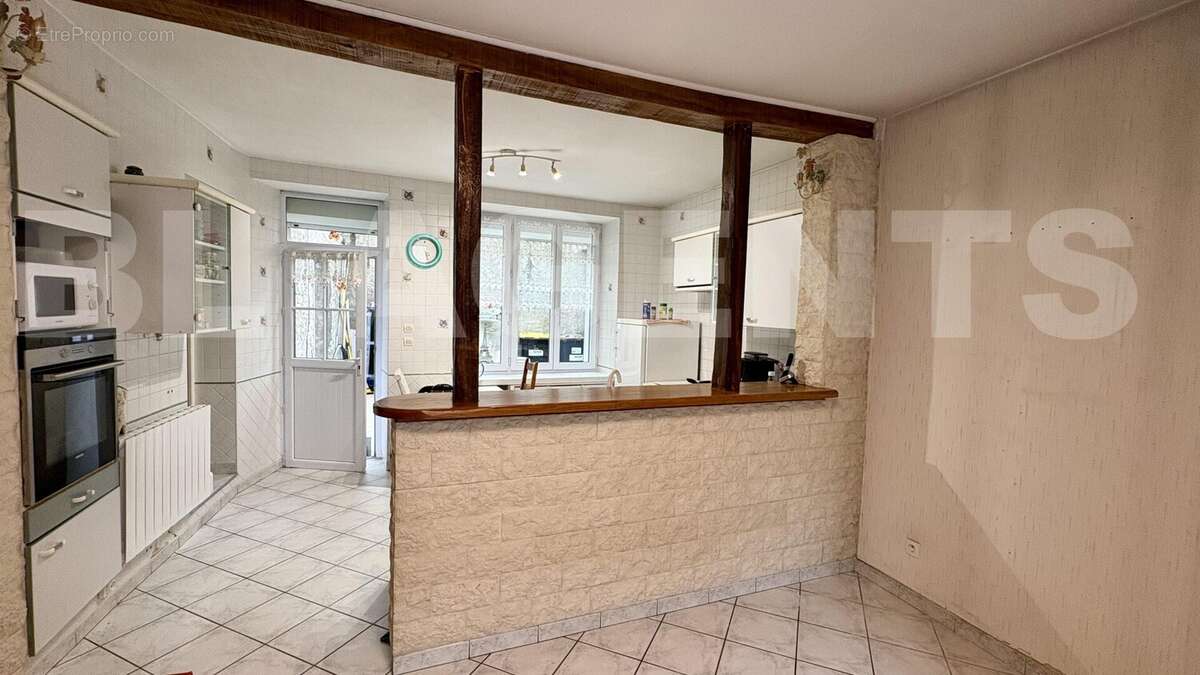 IMG_4947 - Commerce à AUNEAU