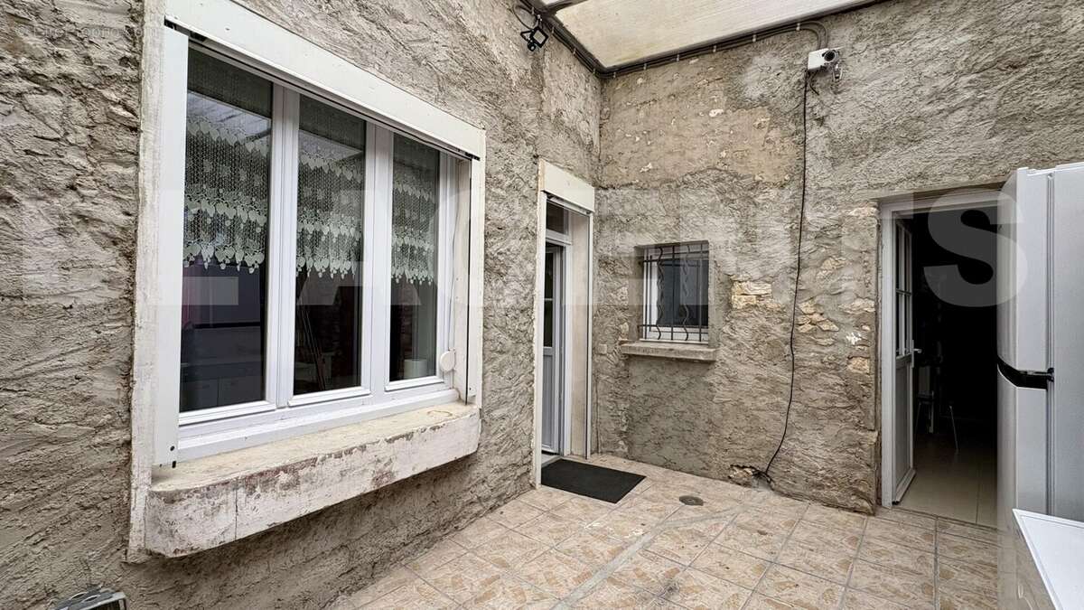 IMG_4952 - Commerce à AUNEAU