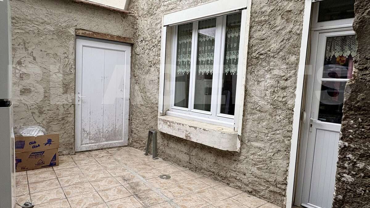 IMG_4955 - Commerce à AUNEAU