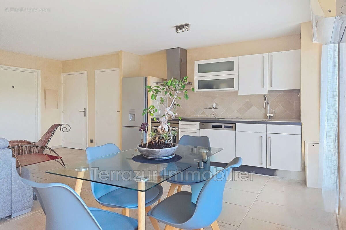 Appartement à VALLAURIS