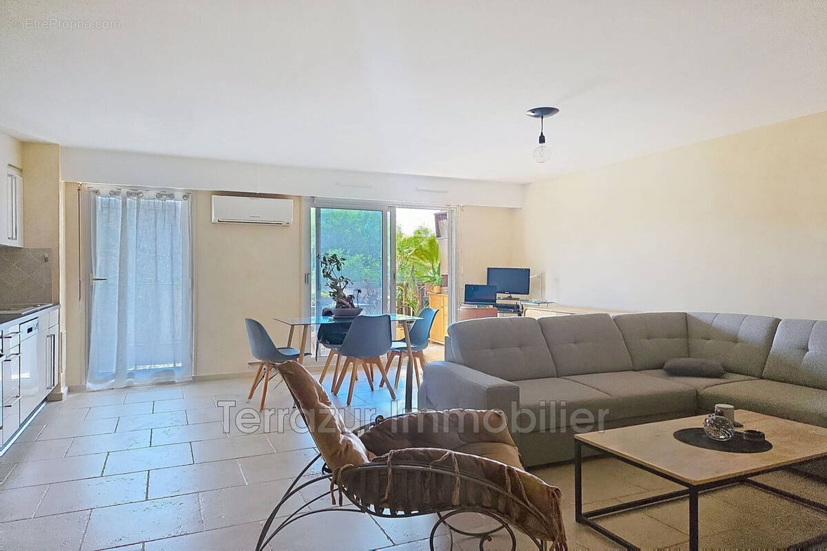 Appartement à VALLAURIS