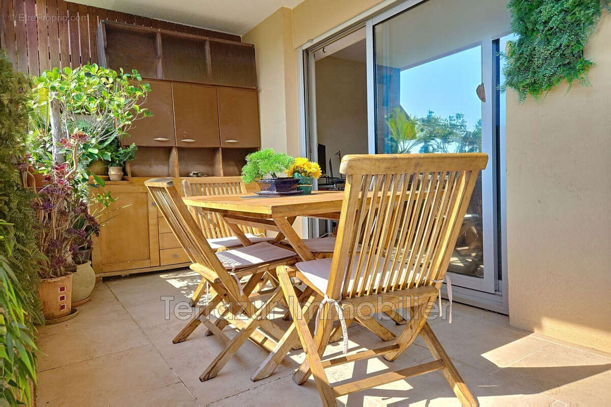 Appartement à VALLAURIS