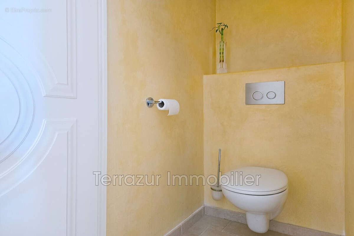Appartement à VALLAURIS