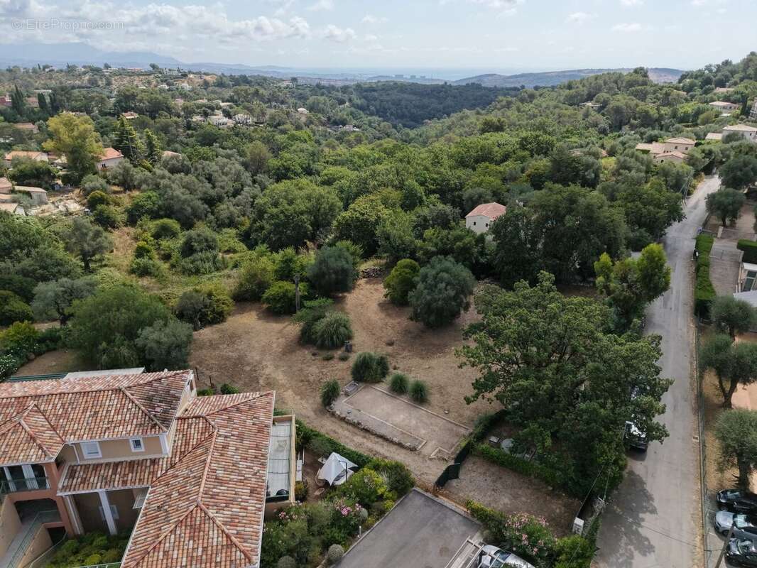 Terrain à ROQUEFORT-LES-PINS