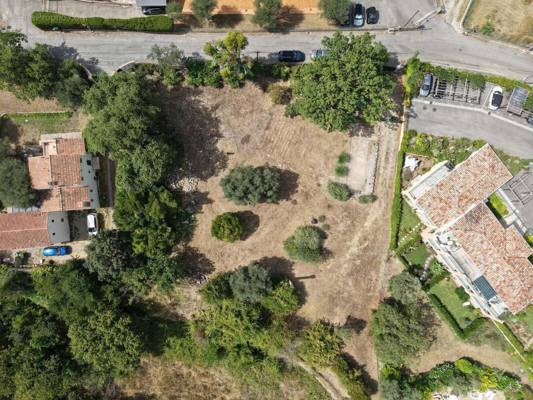 Terrain à ROQUEFORT-LES-PINS