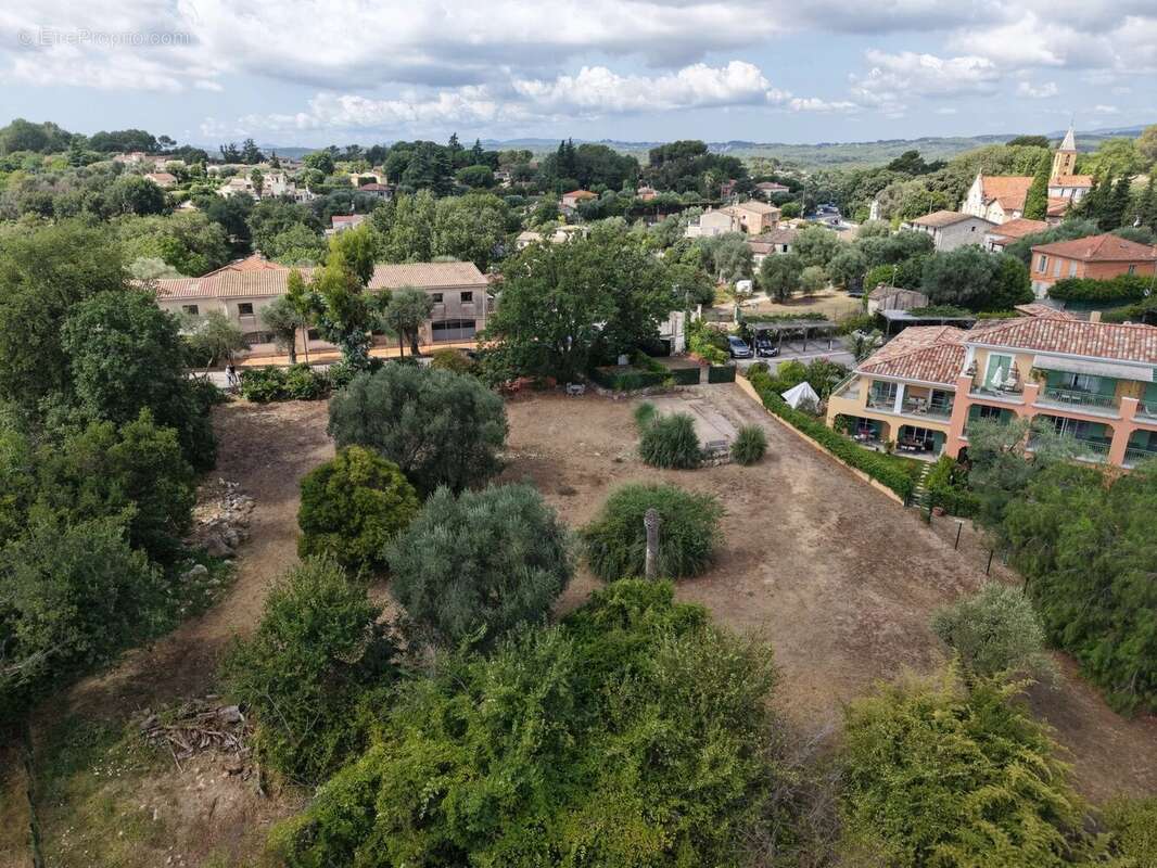 Terrain à ROQUEFORT-LES-PINS