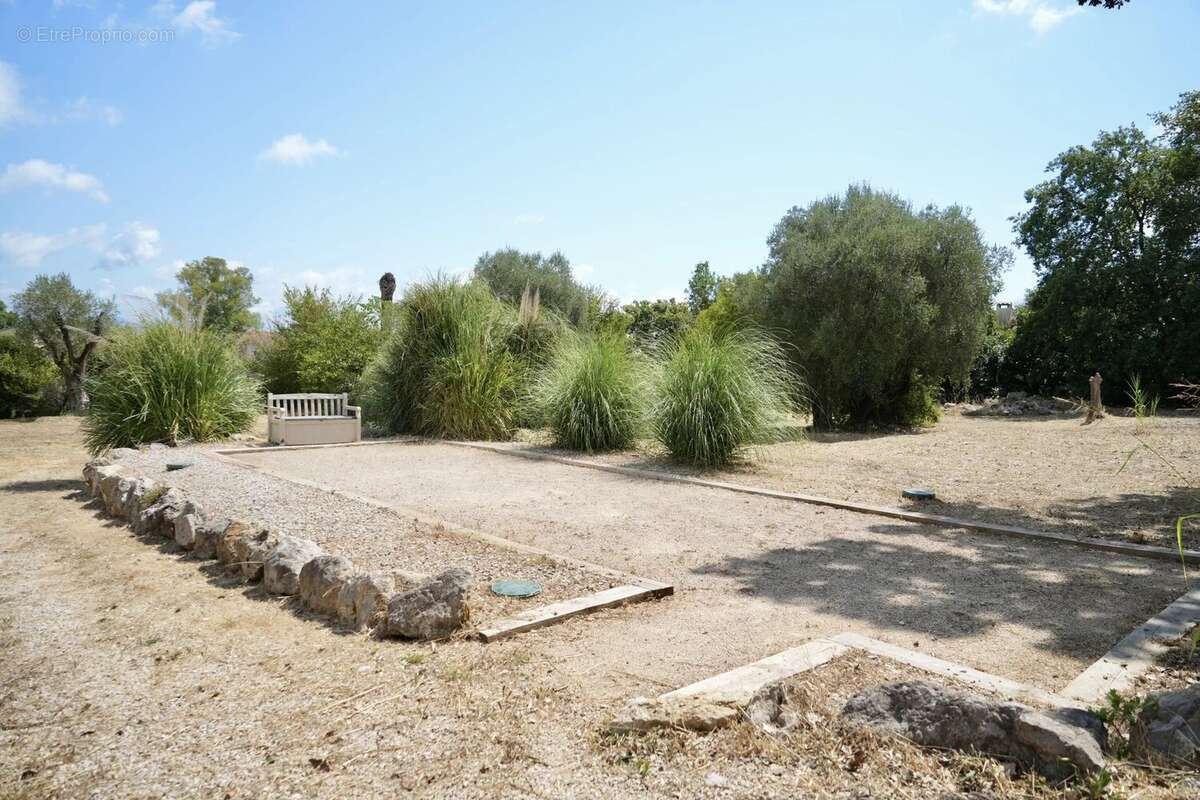 Terrain à ROQUEFORT-LES-PINS