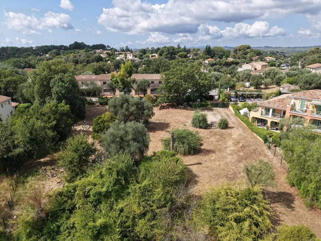 Terrain à ROQUEFORT-LES-PINS