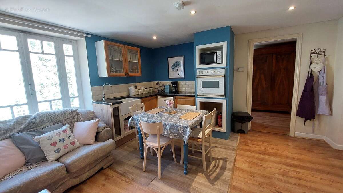 Commerce à CABRERETS