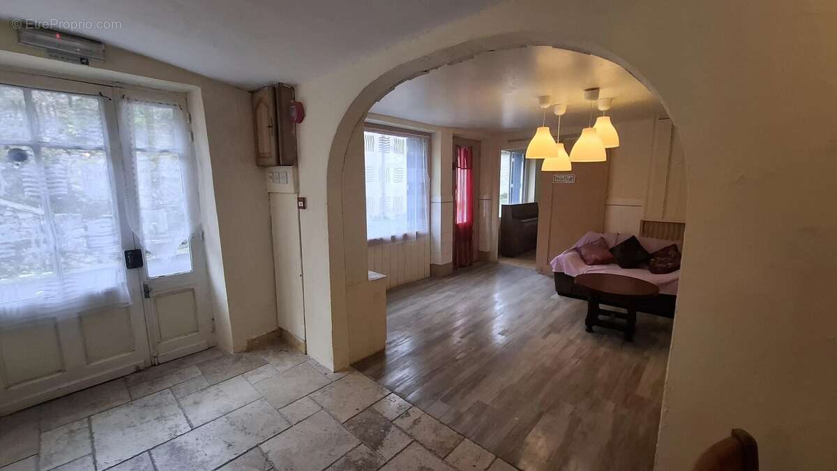 Commerce à CABRERETS