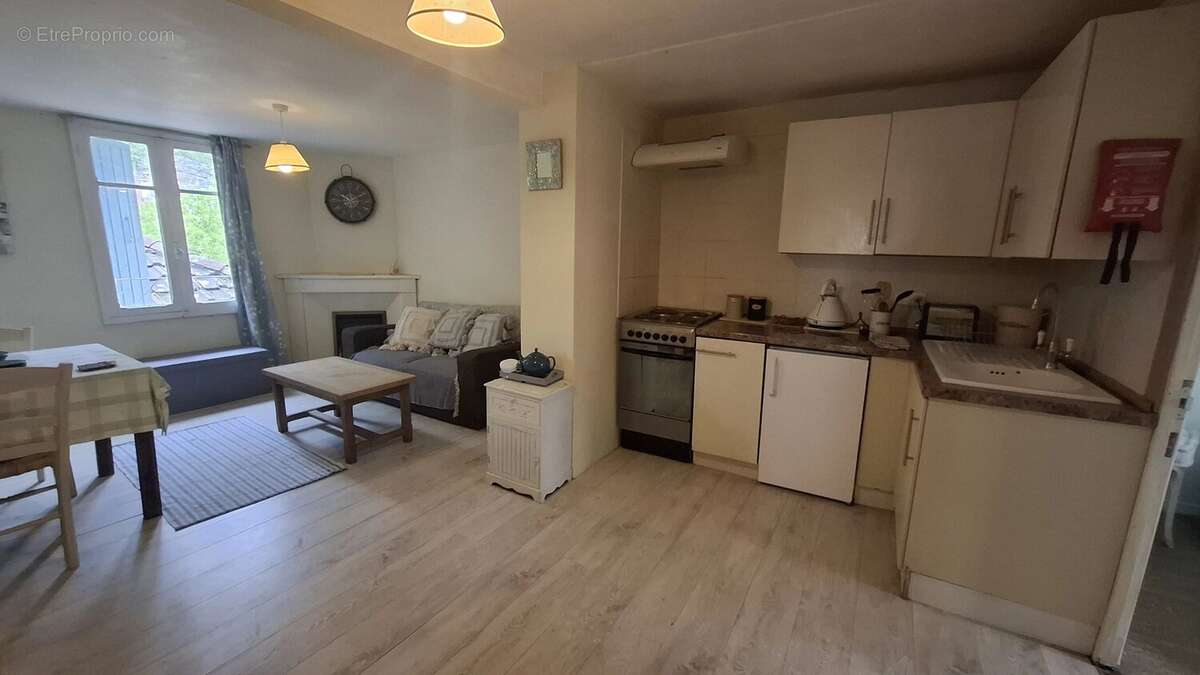 Commerce à CABRERETS