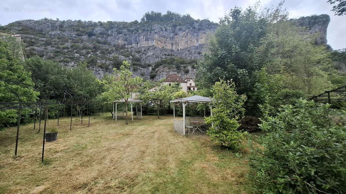 Commerce à CABRERETS