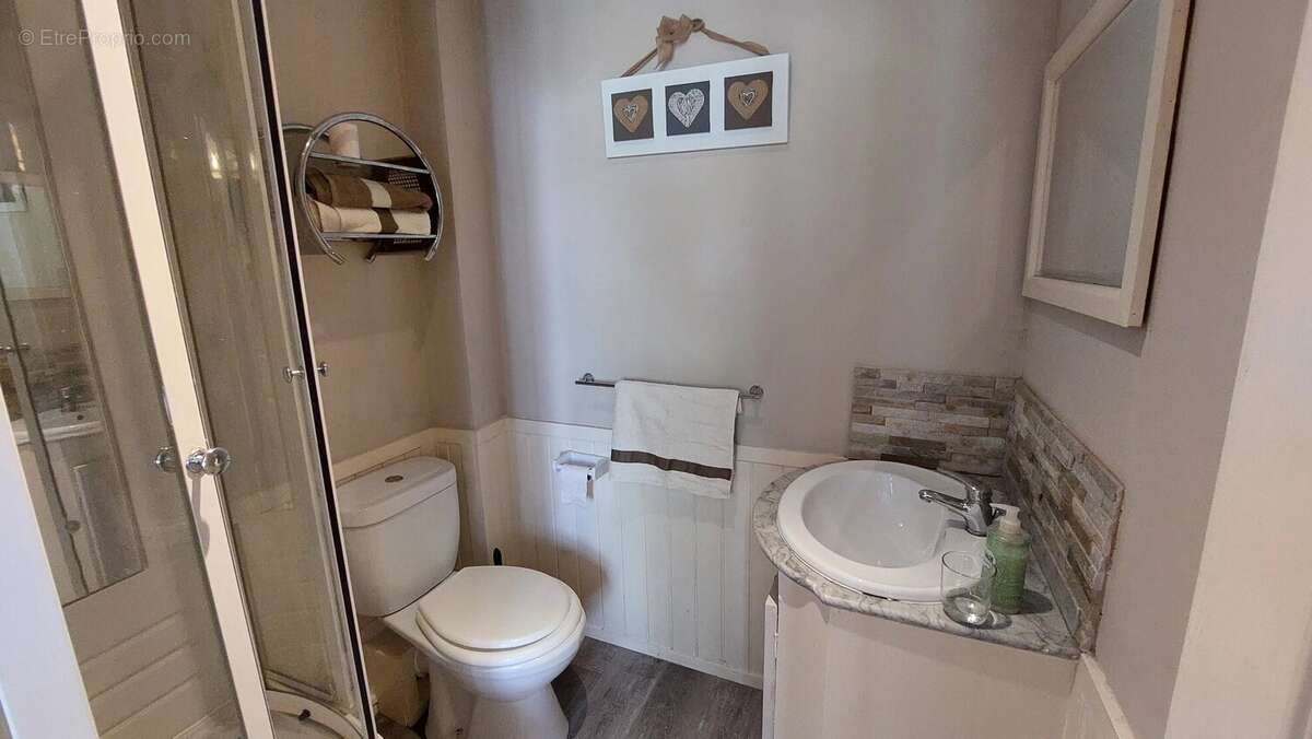 Commerce à CABRERETS