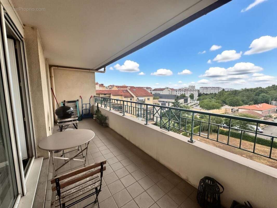   - Appartement à LYON-7E