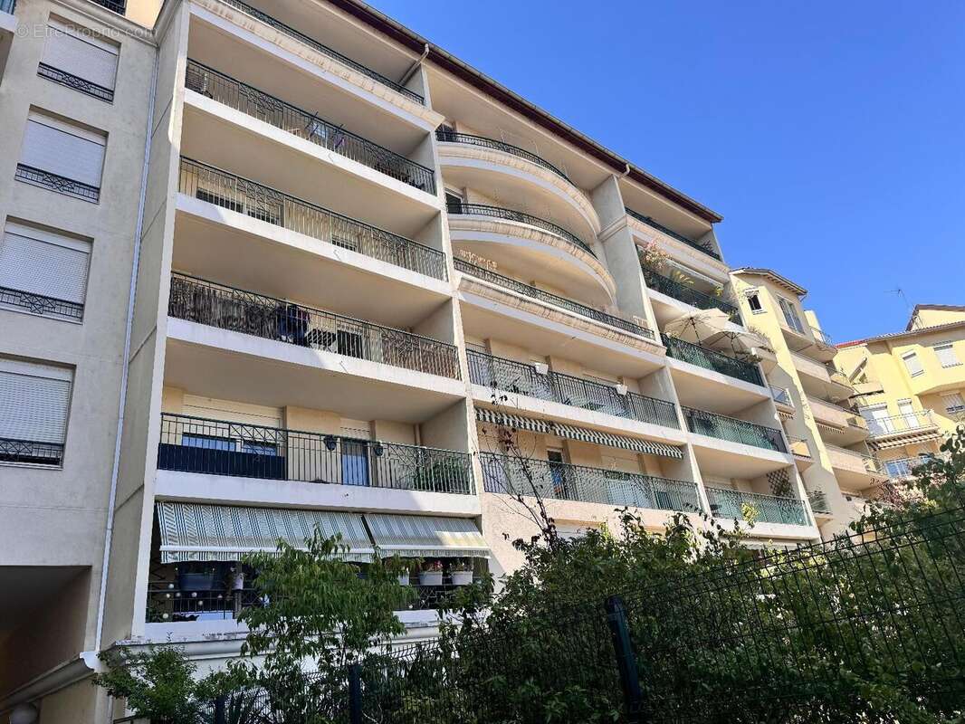   - Appartement à LYON-7E