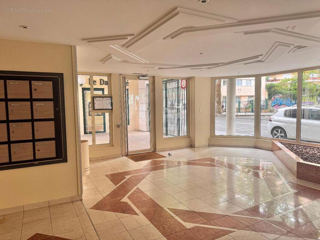   - Appartement à LYON-7E