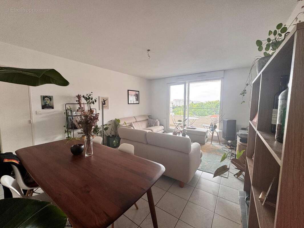   - Appartement à LYON-7E