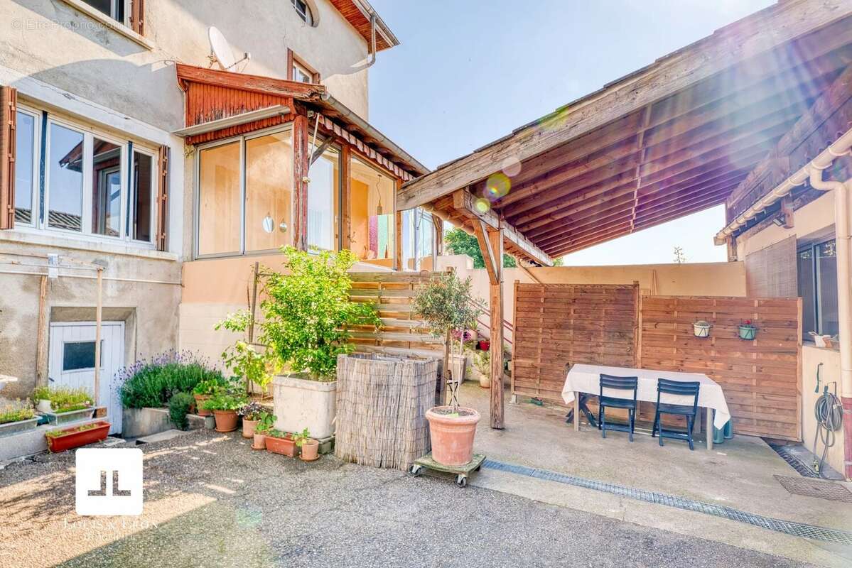 Commerce à SAINT-NIZIER-D&#039;AZERGUES