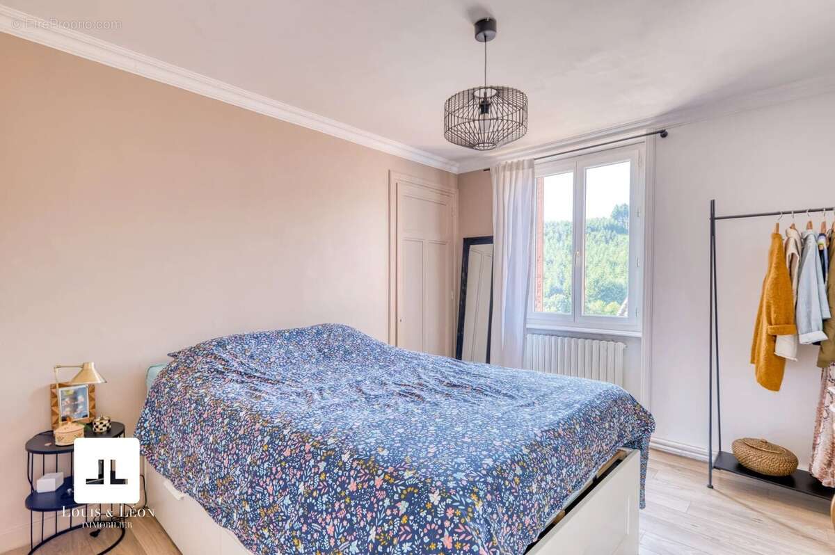 Commerce à SAINT-NIZIER-D&#039;AZERGUES