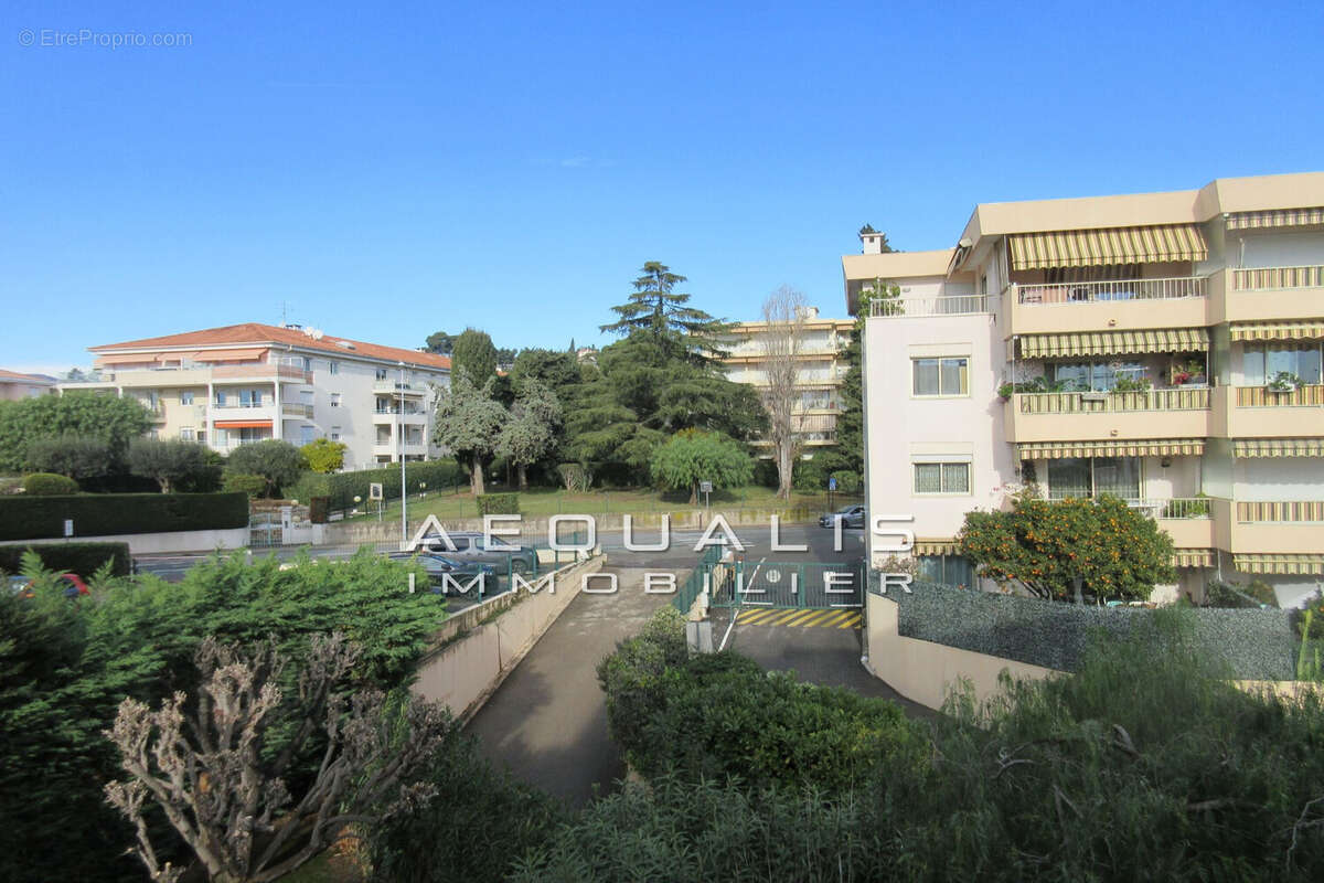 Appartement à SAINT-LAURENT-DU-VAR