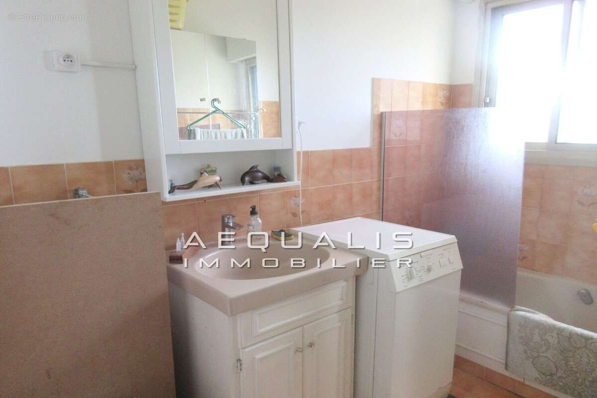 Appartement à SAINT-LAURENT-DU-VAR