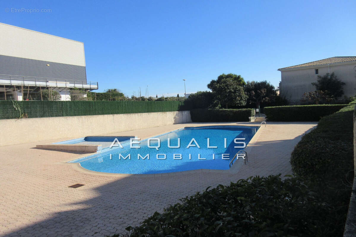 Appartement à SAINT-LAURENT-DU-VAR