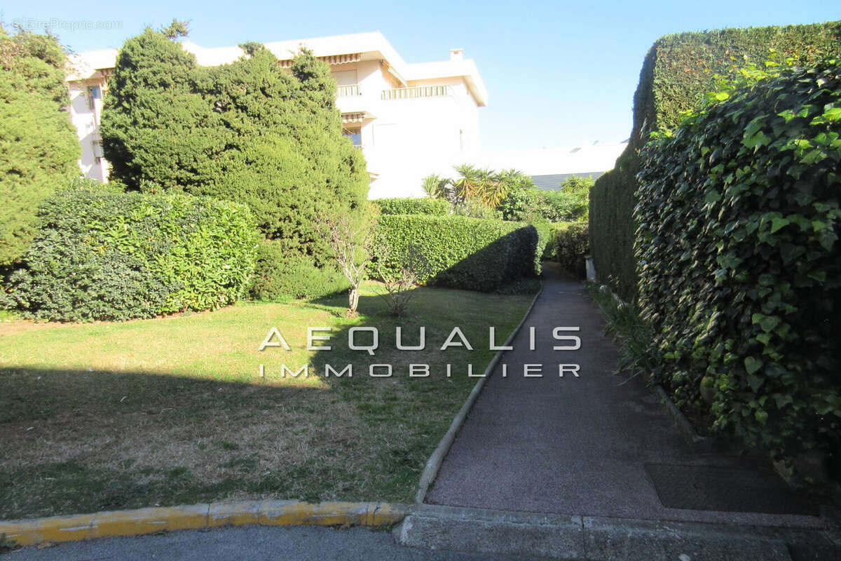 Appartement à SAINT-LAURENT-DU-VAR