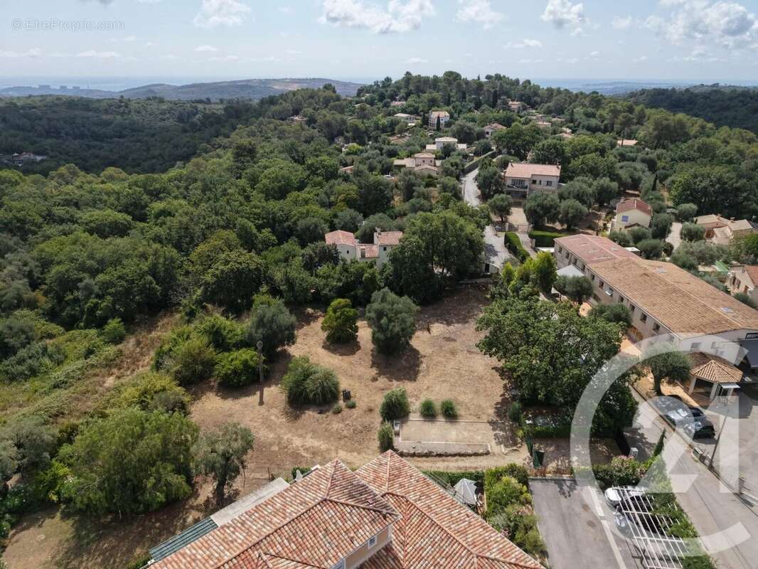 Terrain à ROQUEFORT-LES-PINS