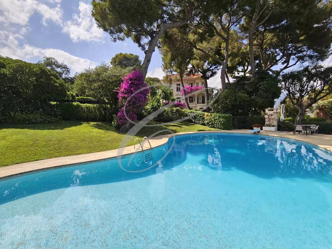 Appartement à ROQUEBRUNE-CAP-MARTIN