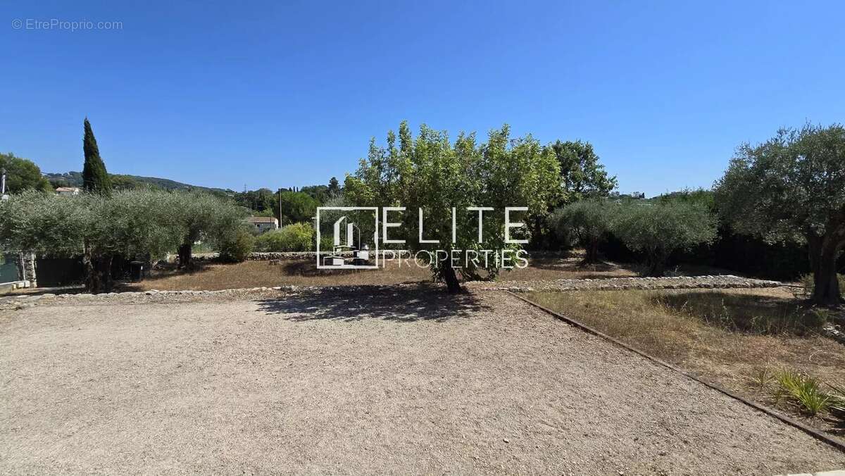 Appartement à MOUANS-SARTOUX