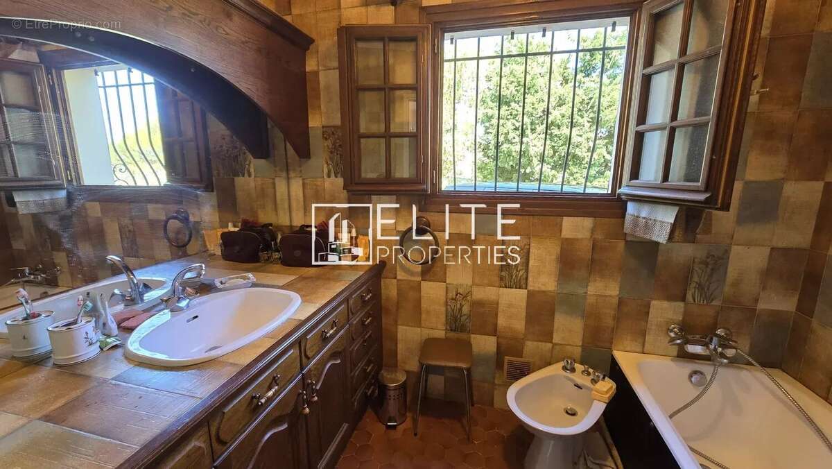 Appartement à MOUANS-SARTOUX