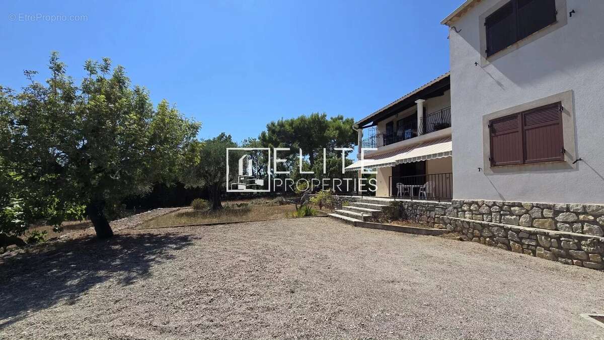 Appartement à MOUANS-SARTOUX