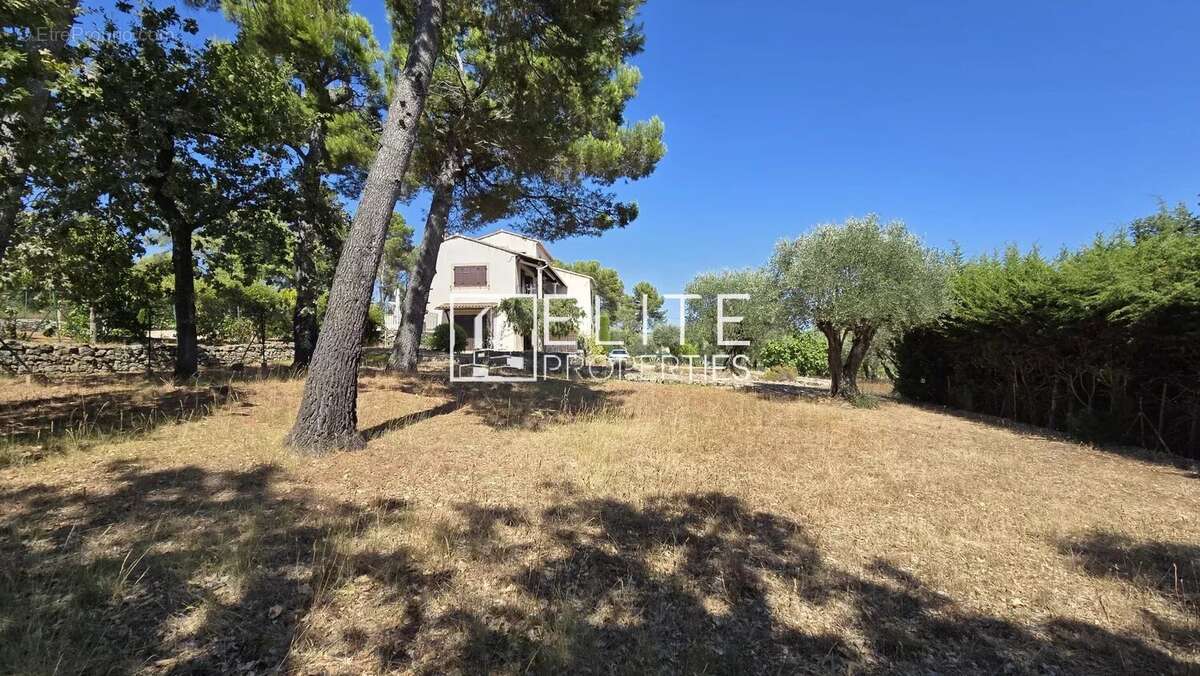 Appartement à MOUANS-SARTOUX