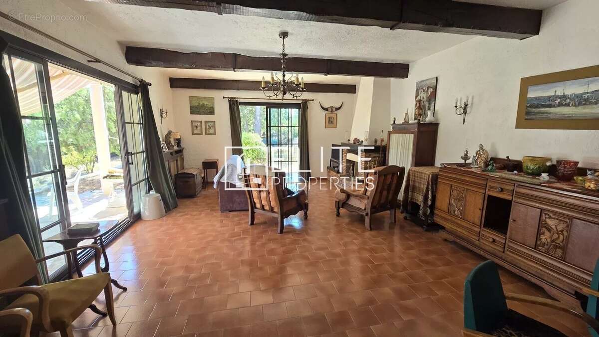 Appartement à MOUANS-SARTOUX