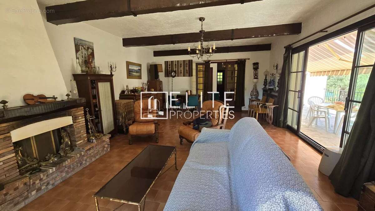 Appartement à MOUANS-SARTOUX