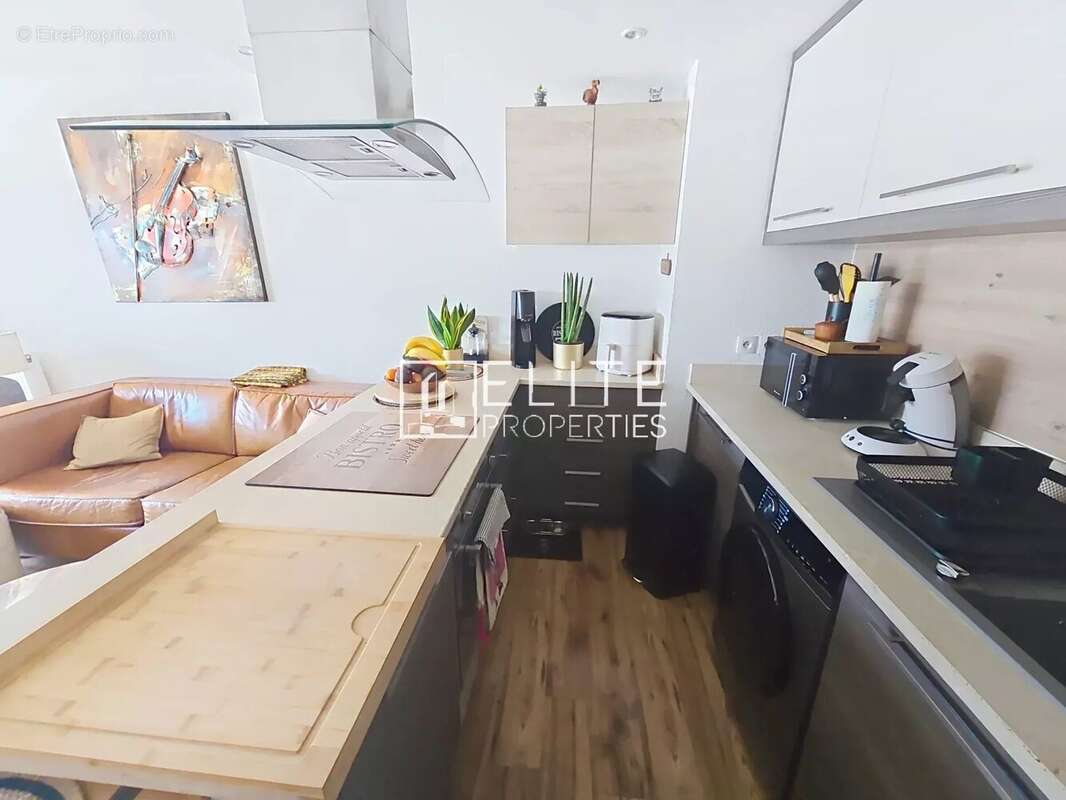 Appartement à LA ROQUETTE-SUR-SIAGNE