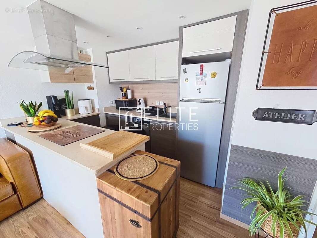 Appartement à LA ROQUETTE-SUR-SIAGNE