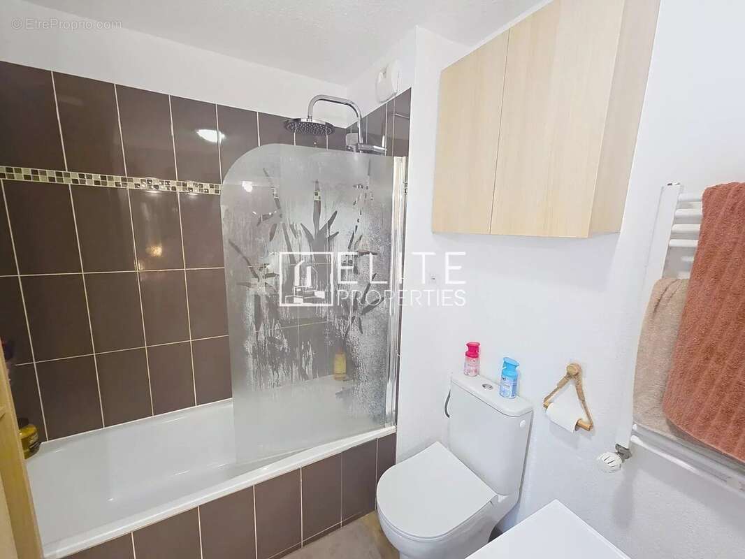 Appartement à LA ROQUETTE-SUR-SIAGNE