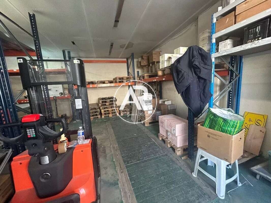 Commerce à L&#039;ESCARENE