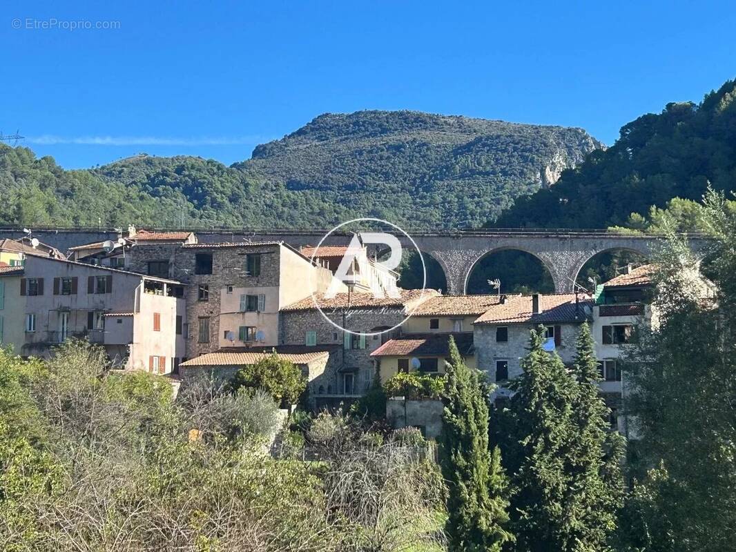 Commerce à L&#039;ESCARENE