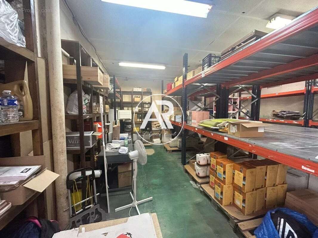 Commerce à L&#039;ESCARENE